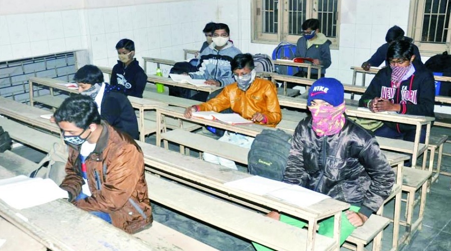 ગુજરાતમાં બોર્ડ સંલગ્ન શાળાઓમાં વિદ્યાર્થીઓની 100 ટકા હાજરી ફરજીયાત નથીઃ સરકાર